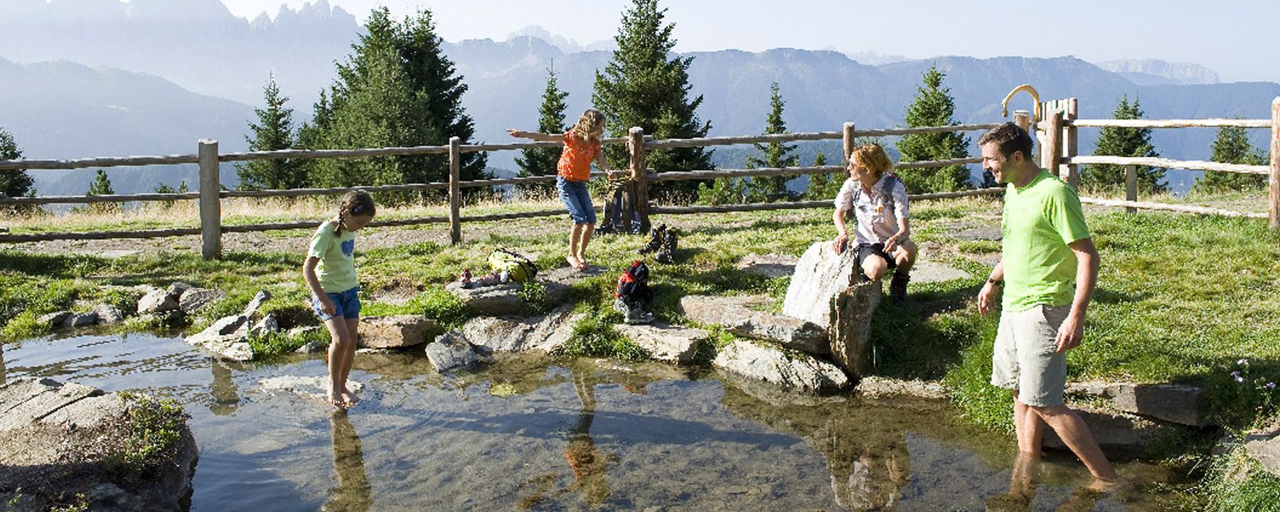Wandern auf der Villanderer Alm im Sommer in Südtirol